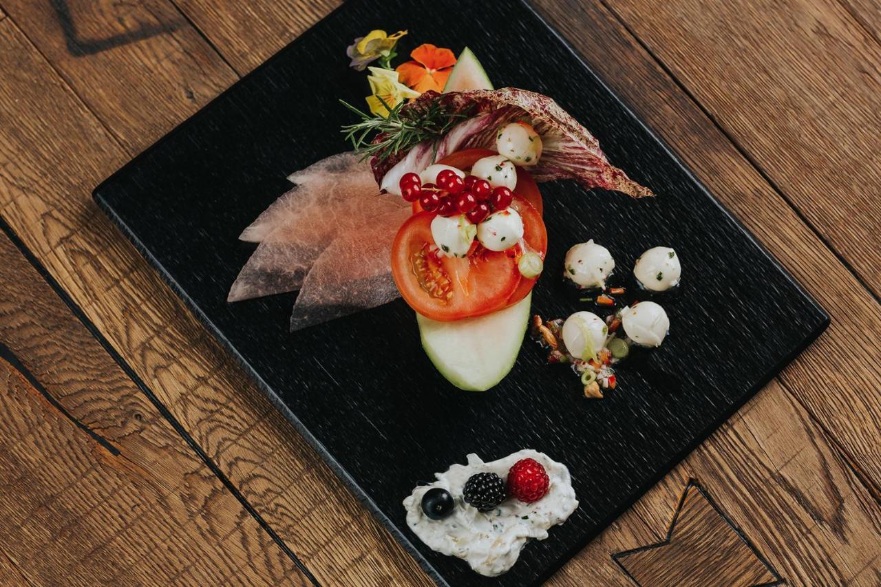 Ortner'S Resort باد فسينغ المظهر الخارجي الصورة A plate of cured and smoked reindeer