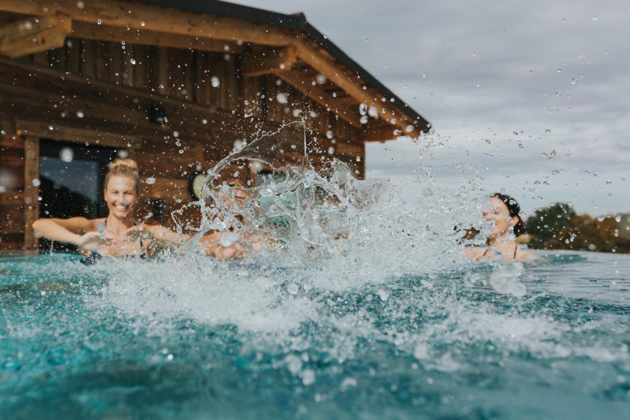 Ortner'S Resort باد فسينغ المظهر الخارجي الصورة The outdoor pool at the Aqua Mundo in De Eemhof