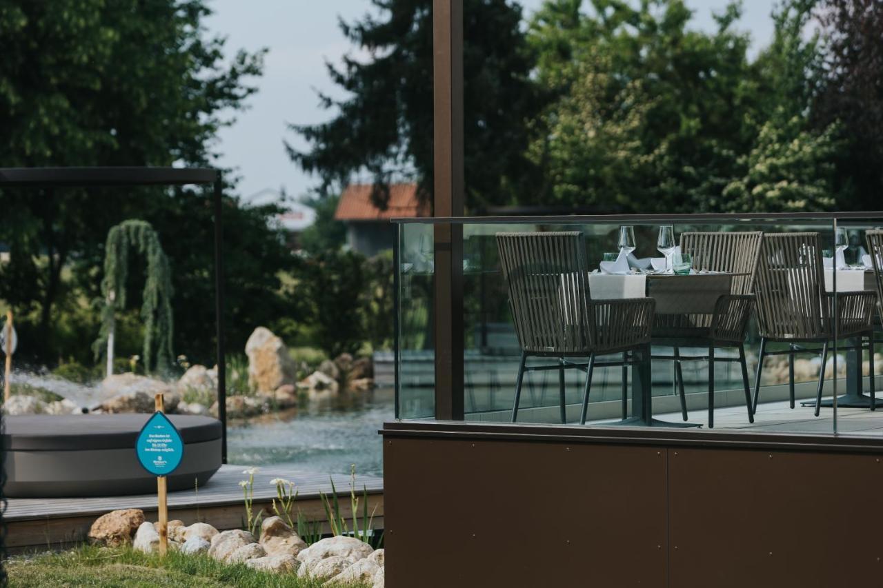 Ortner'S Resort باد فسينغ المظهر الخارجي الصورة A glass balustrade